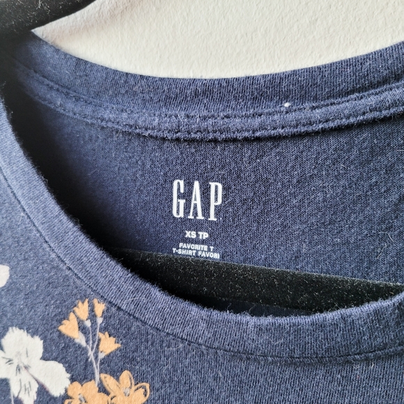 🚫 SOLD: Navy Floral Tee - Picture 4 of 4